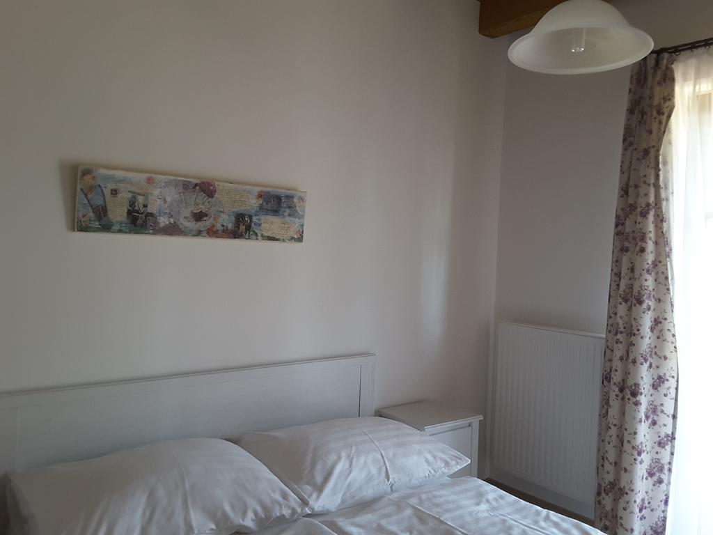 Malomko Apartman Zsira Eksteriør billede